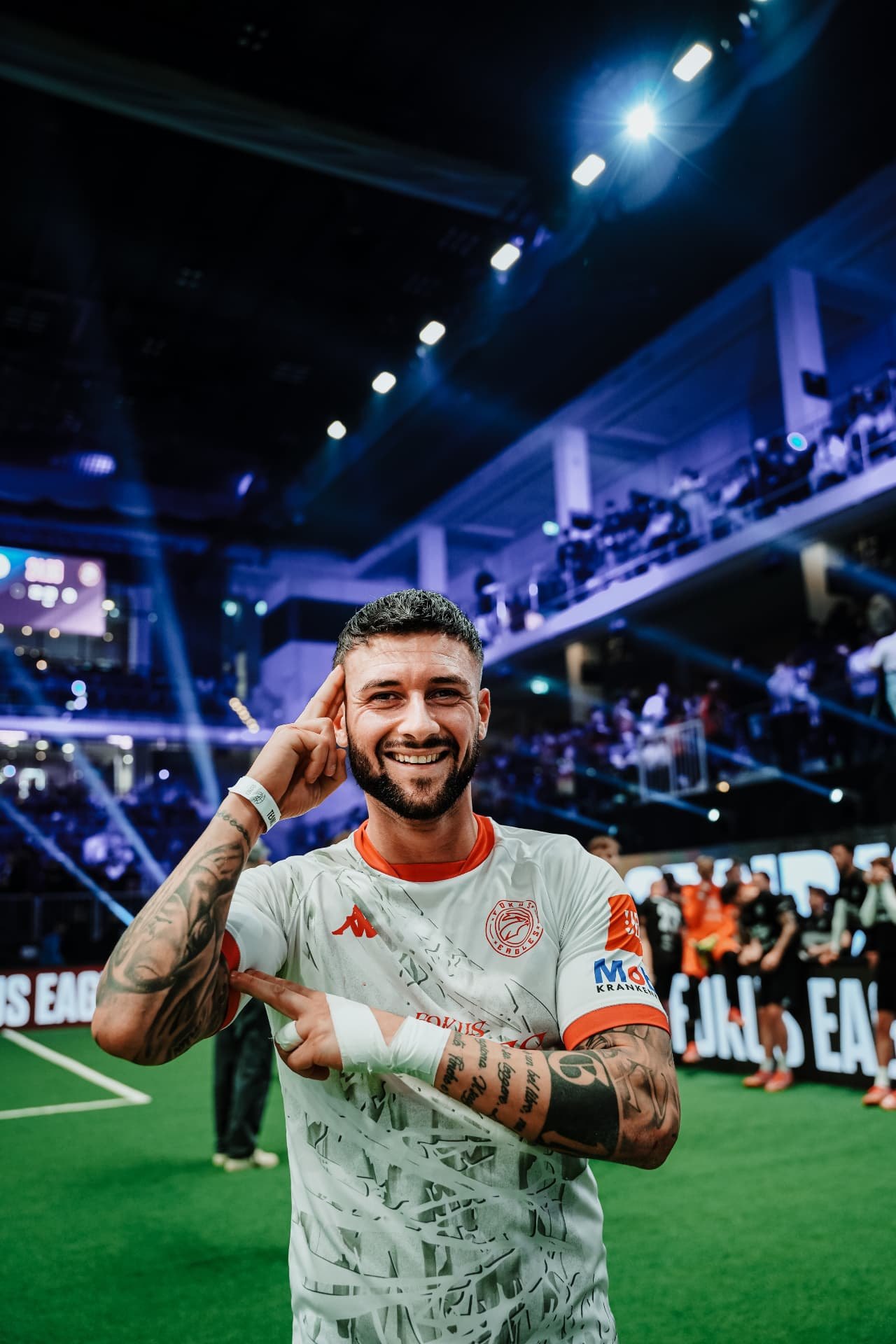 Emanuele Giardini im Trikot in der Arena
